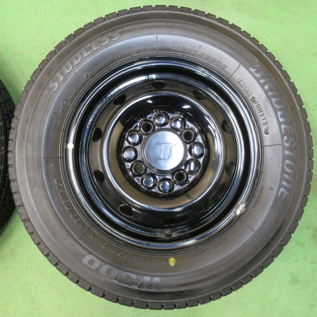 バリ溝！23年！キレイ！9.5分★スタッドレス 145/80R12 80/78N ブリヂストン W300 TOPY スチール 12インチ PCD100/4H★5033105イス