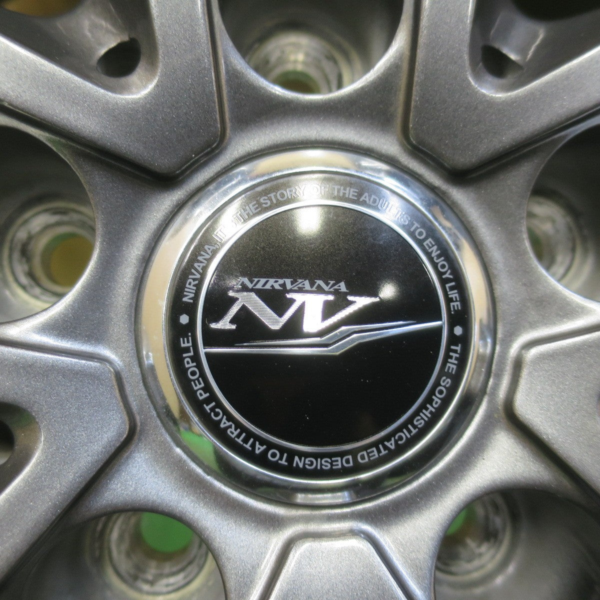 バリ溝！キレイ！9.5分◎スタッドレス 225/65R17 ヨコハマ アイスガード G075 NIRVANA NV ニルヴァーナ ニルバーナ 17インチ PCD114.3/5H◎6092307イス