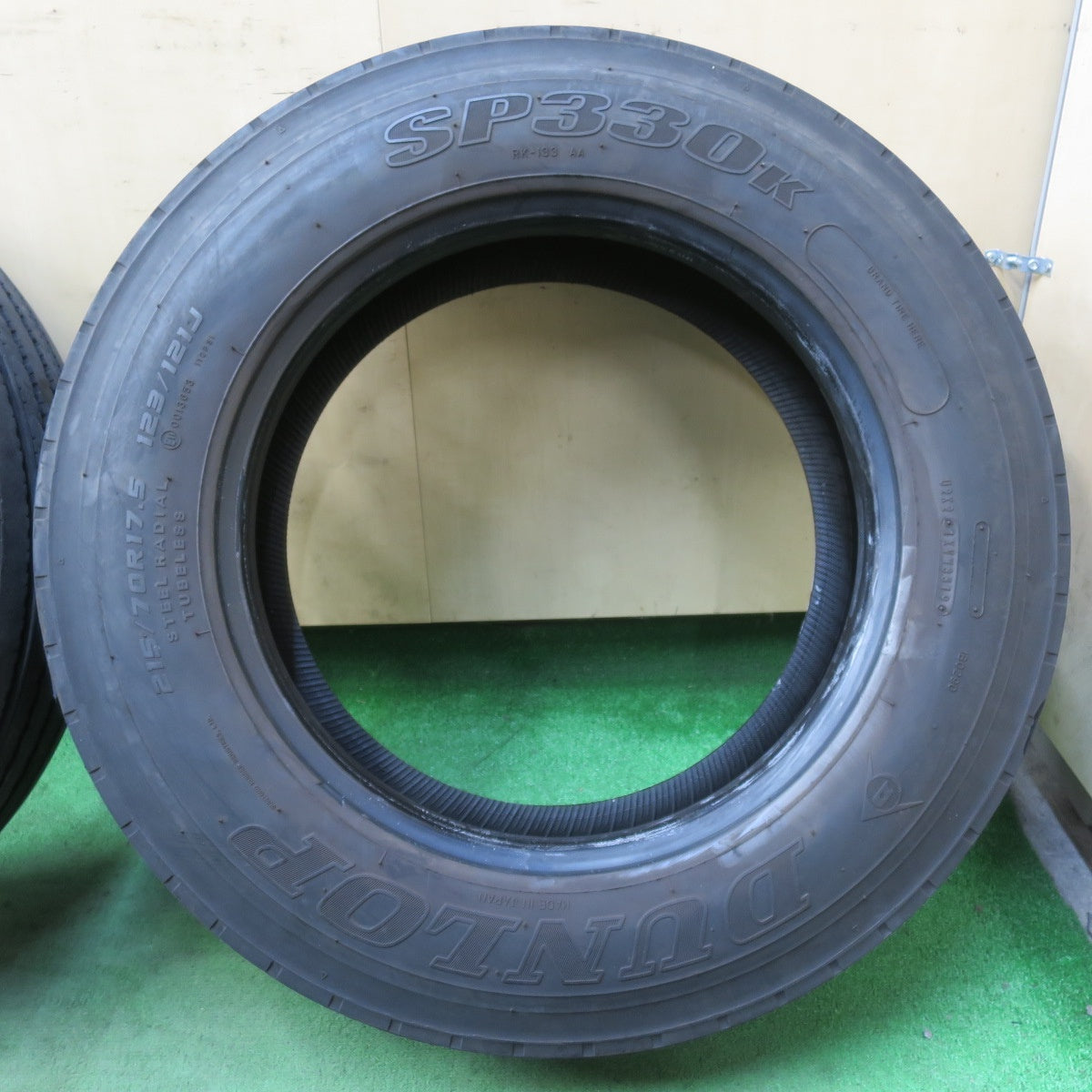 バリ溝！ほぼ10分！6本★トラック タイヤ 215/70R17.5 123/121J ダンロップ SP330K 17.5インチ★5102006イノタ