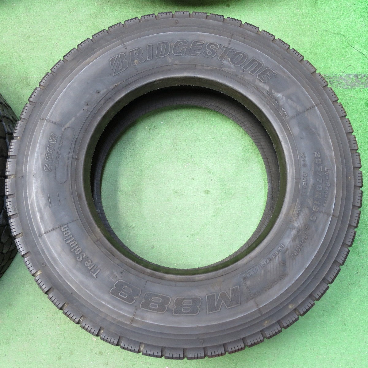 [送料無料] バリ溝！22年！9分★トラック タイヤ 265/70R19.5 140/138J ブリヂストン M888 ミックス オールシーズン 19.5インチ★5021406イスタ