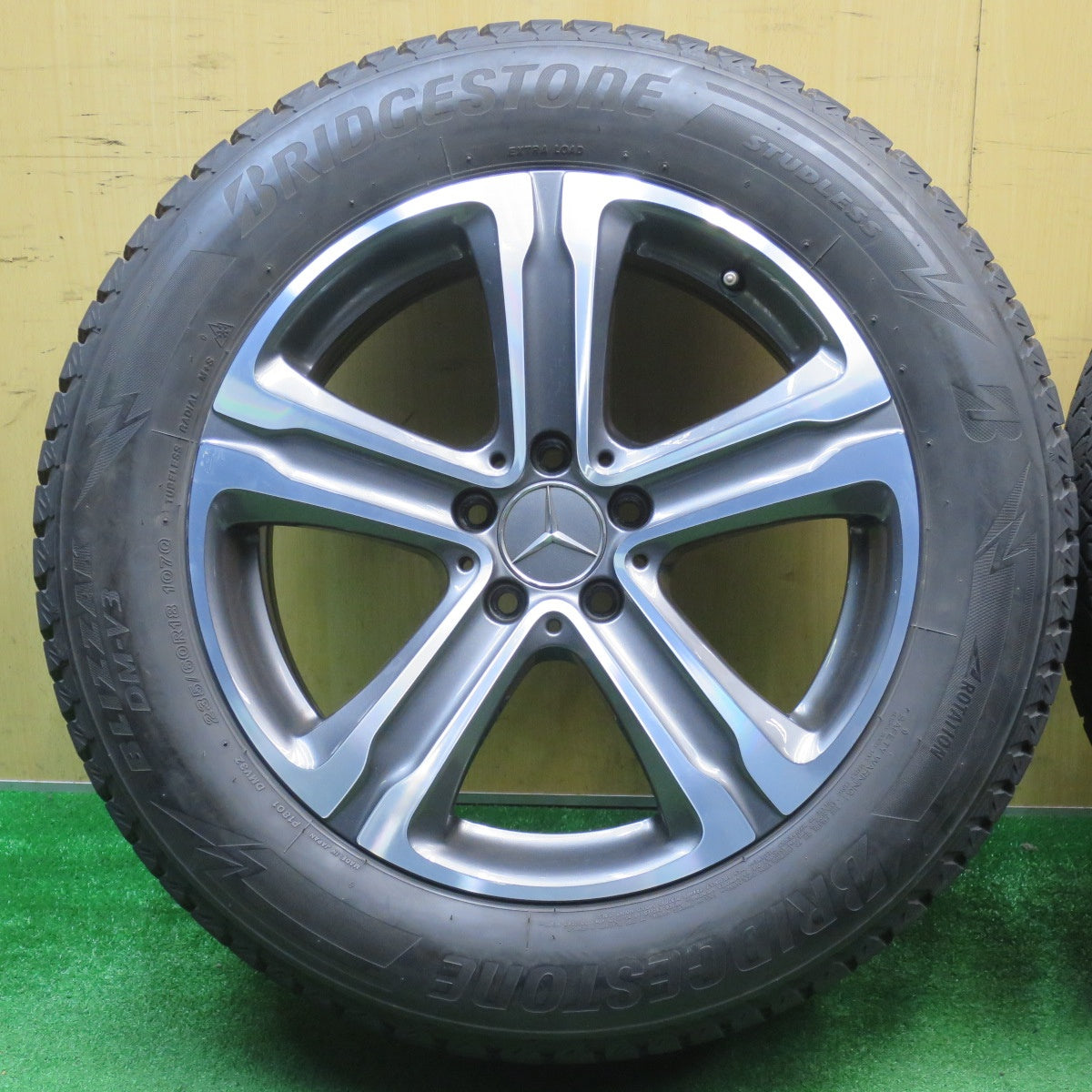 バリ溝！キレイ！8.5分★ベンツ GLCクラス X253 純正 235/60R18 スタッドレス ブリヂストン ブリザック DM-V3 18インチ PCD112/5H★5122501NJス