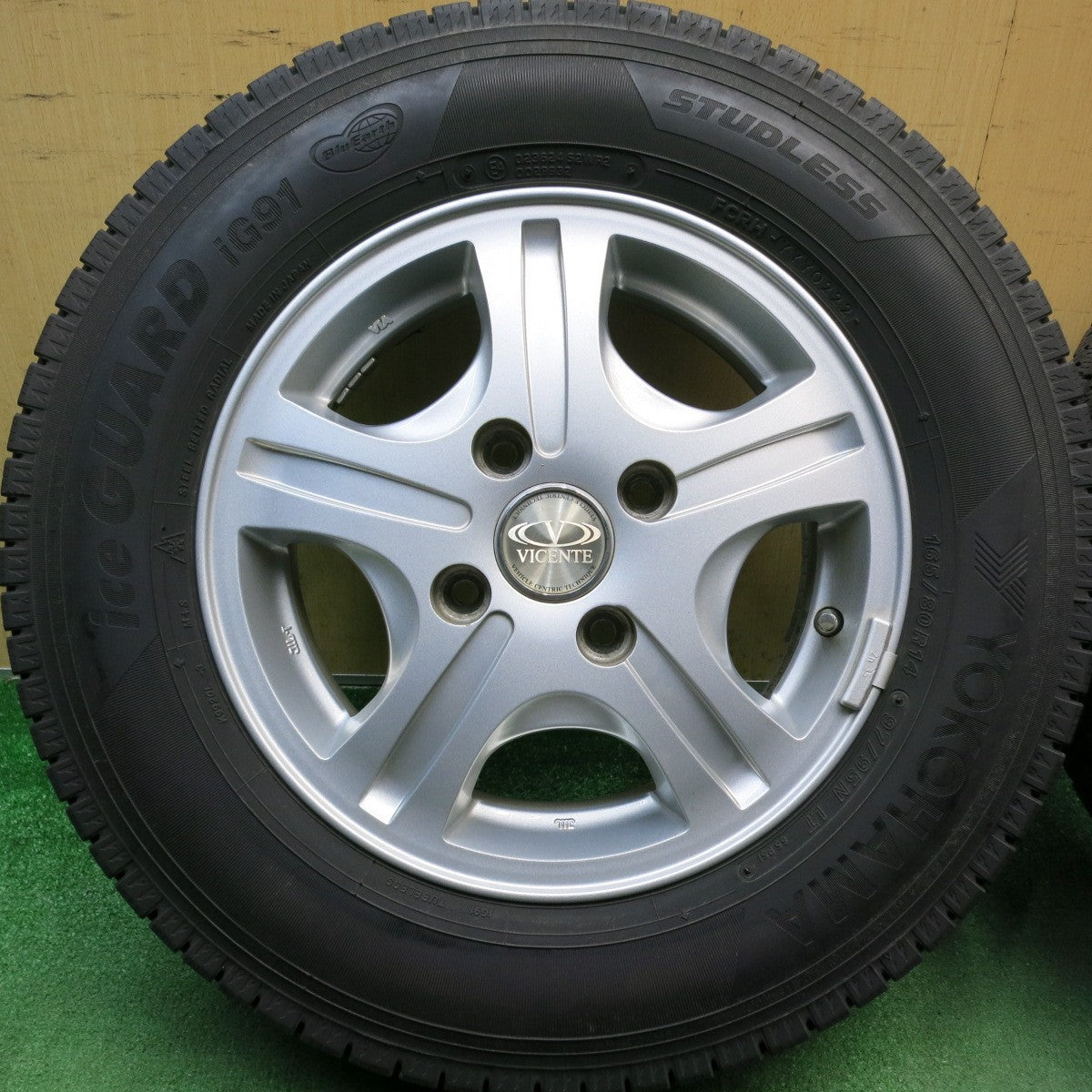 バリ溝！22年！キレイ！9.5分◎スタッドレス 165/80R14 97/95N ヨコハマ アイスガード iG91 VICENTE -03 ヴィセンテ 14インチ PCD114.3/4H◎6071108HAス
