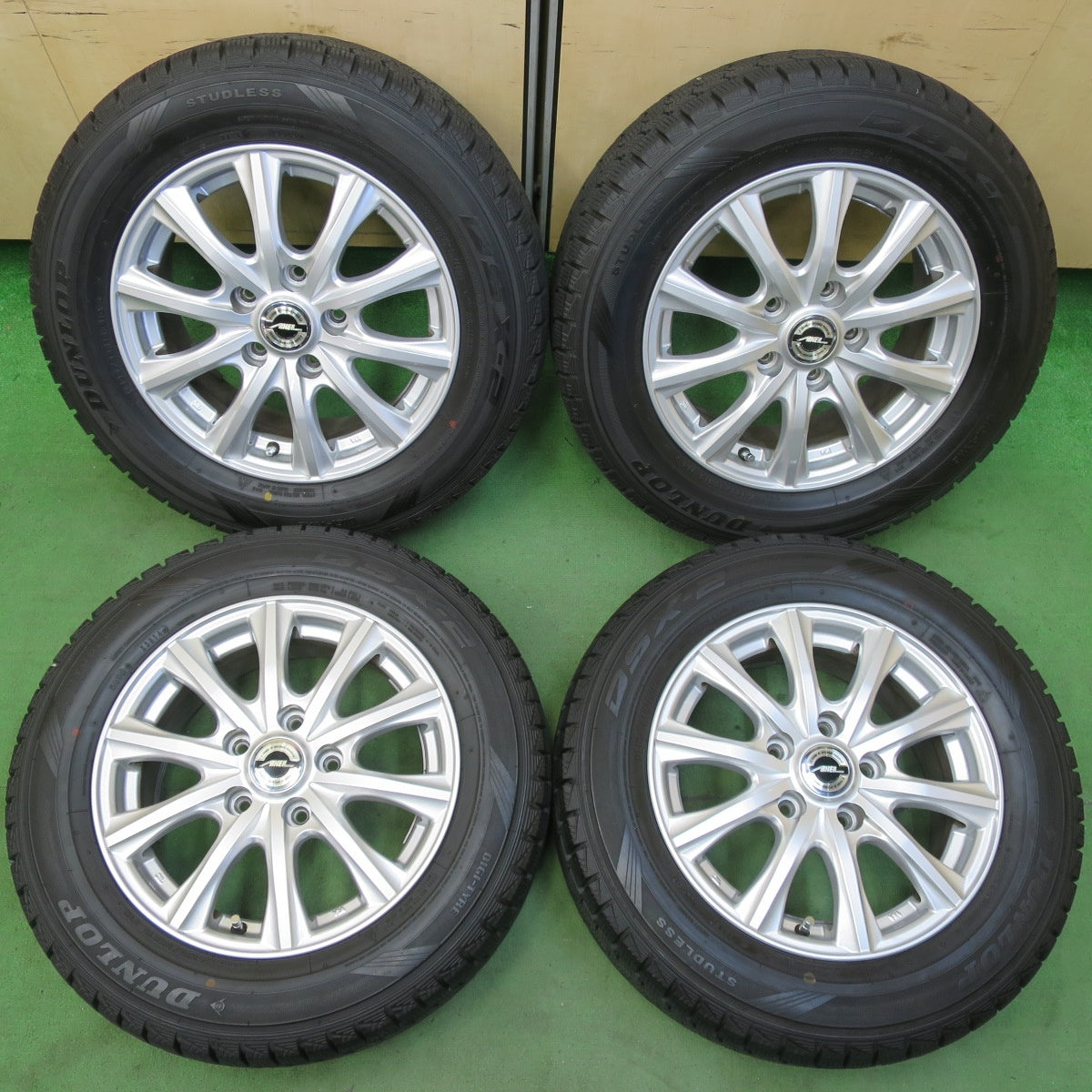 バリ溝！キレイ！9.5分★スタッドレス 195/65R15 ダンロップ DSX-2 AXEL アクセル 15インチ PCD114.3/5H★5051305イス