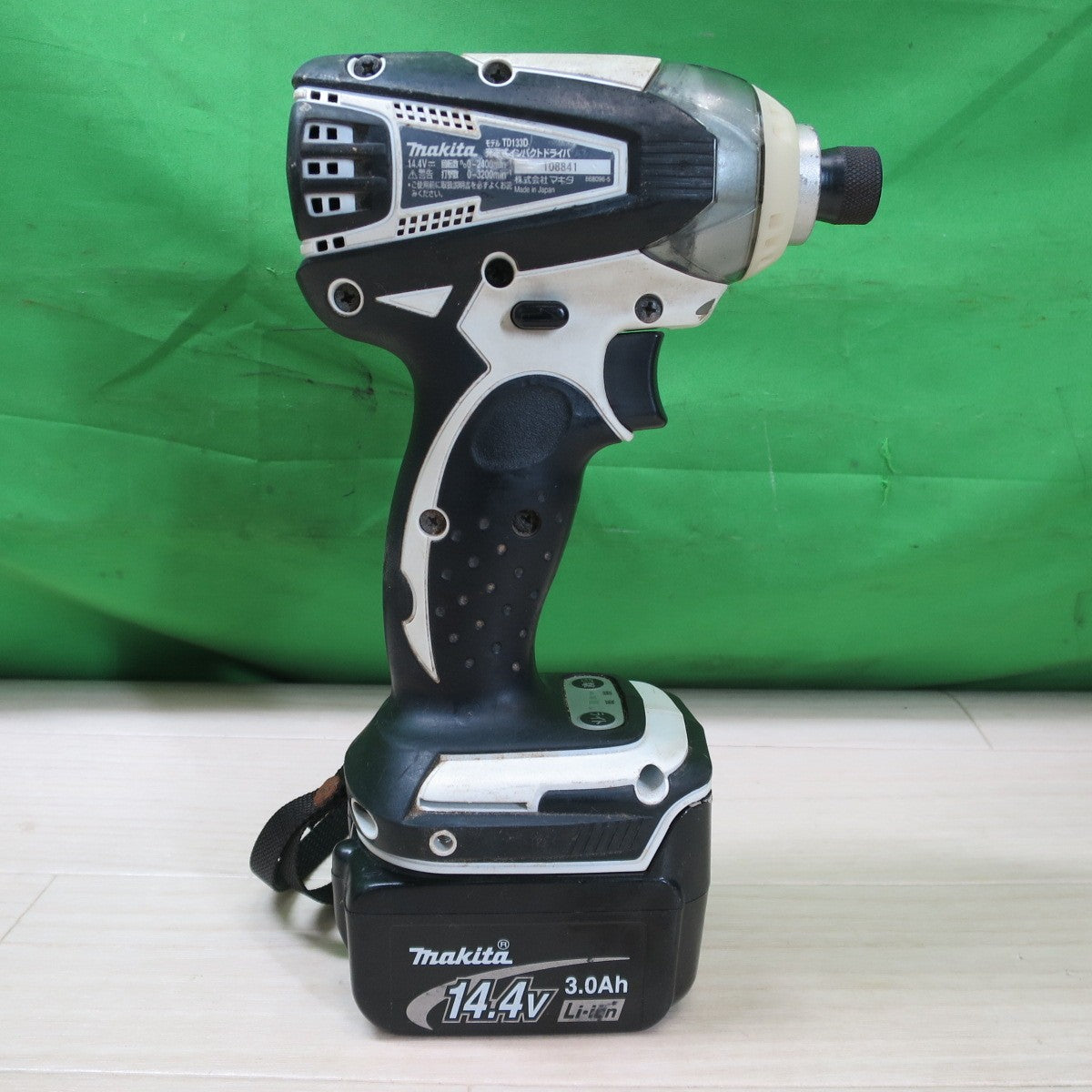 [送料無料] ☆マキタ 充電式 インパクトドライバ TD133D 電動 工具 14.4V makita バッテリー 充電器 DC18RA☆