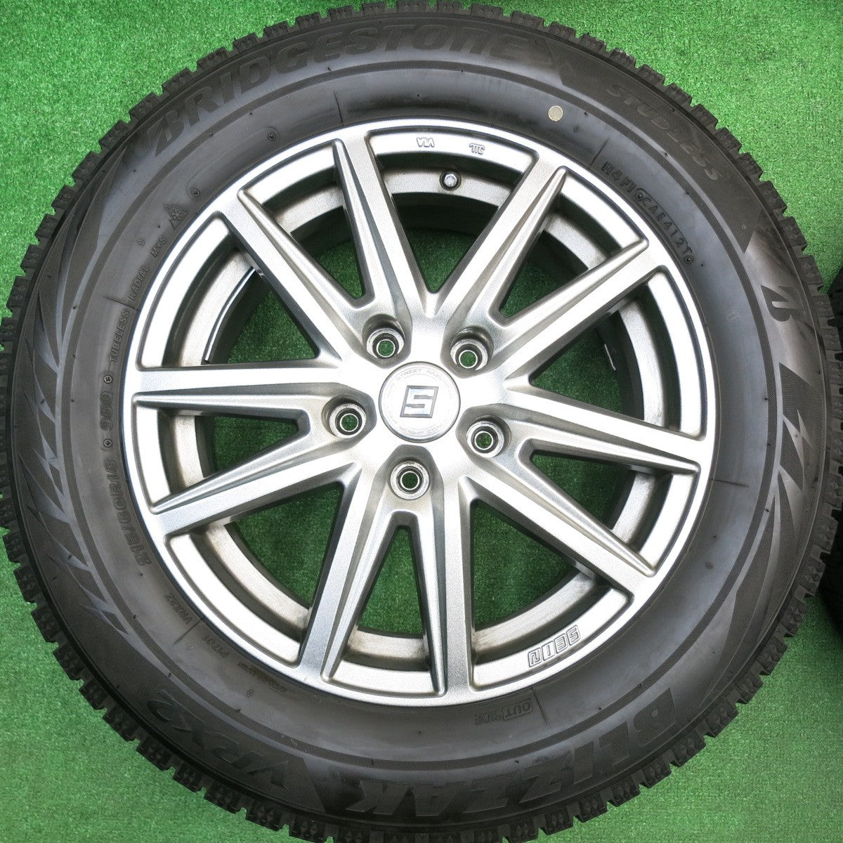 バリ溝！21年！キレイ！8.5分★スタッドレス 215/60R16 ブリヂストン ブリザック VRX2 SEIN ザイン 16インチ PCD114.3/5H★5110618HAス