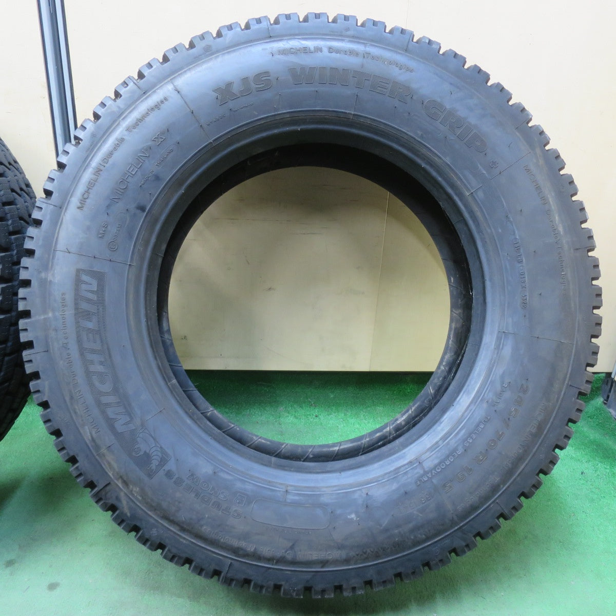 バリ溝！22年！9分★トラック タイヤ 245/70R19.5 136/134L スタッドレス ミシュラン XJS WINTER GRIP+ 19.5インチ★6010703イスタ