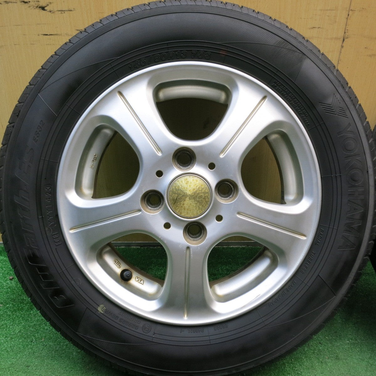 4本価格！23年★145/80R13 ヨコハマ BluEarth-ES ES32 ViVO 社外 アルミ ブルーアース 13インチ PCD100/4H★5083103HAノ