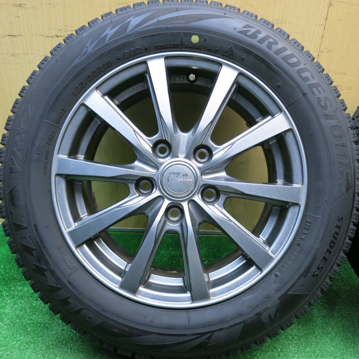 バリ溝！24年！キレイ！9.5分以上★スタッドレス 185/65R15 ブリヂストン ブリザック VRX2 GRASS グラス 15インチ PCD114.3/5H★5112006HAス