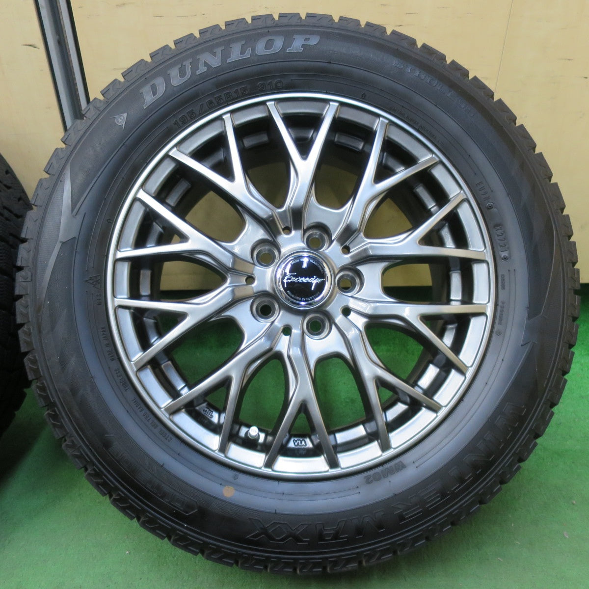 [送料無料] バリ溝！21年！キレイ！9.5分★プリウス 等 195/65R15 スタッドレス ダンロップ ウインターマックス WM02 Exceeder エクシーダー 15インチ PCD100/5H★5012809イス