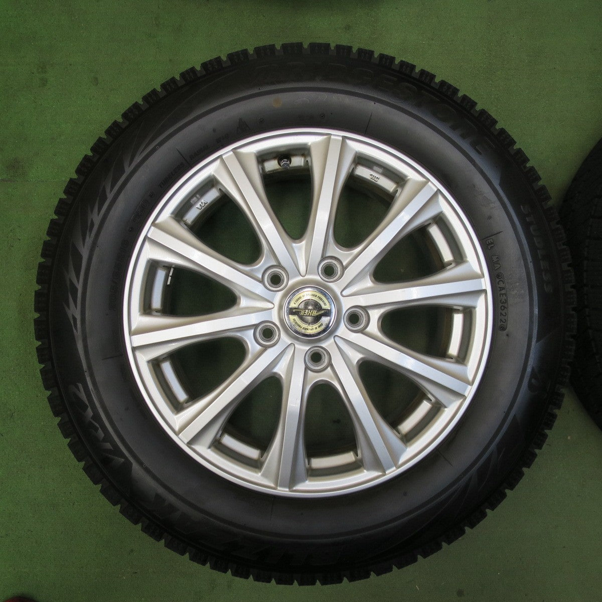 バリ溝！22年！キレイ！9.5分★スタッドレス 205/65R16 ブリヂストン ブリザック VRX2 AXEL アクセル 16インチ PCD114.3/5H★5111006TTス