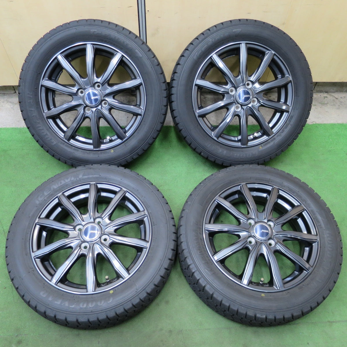 バリ溝！キレイ！8.5分★スタッドレス 165/65R15 グッドイヤー アイスナビ7 D.O.S. DOS 15インチ ソリオ ハスラー タフト 等 PCD100/4H★6021802ナス