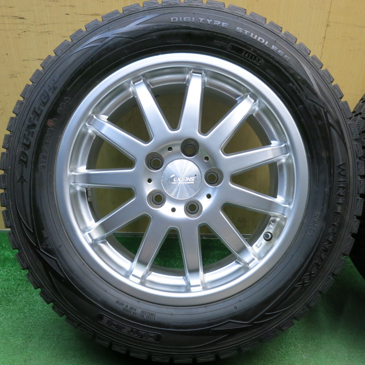 バリ溝！キレイ！9.5分◎ワーゲン 等 215/60R16 スタッドレス ダンロップ ウインターマックス WM01 C-WORKS MS-01 シーワークス 16インチ PCD112/5H◎6071107HAス