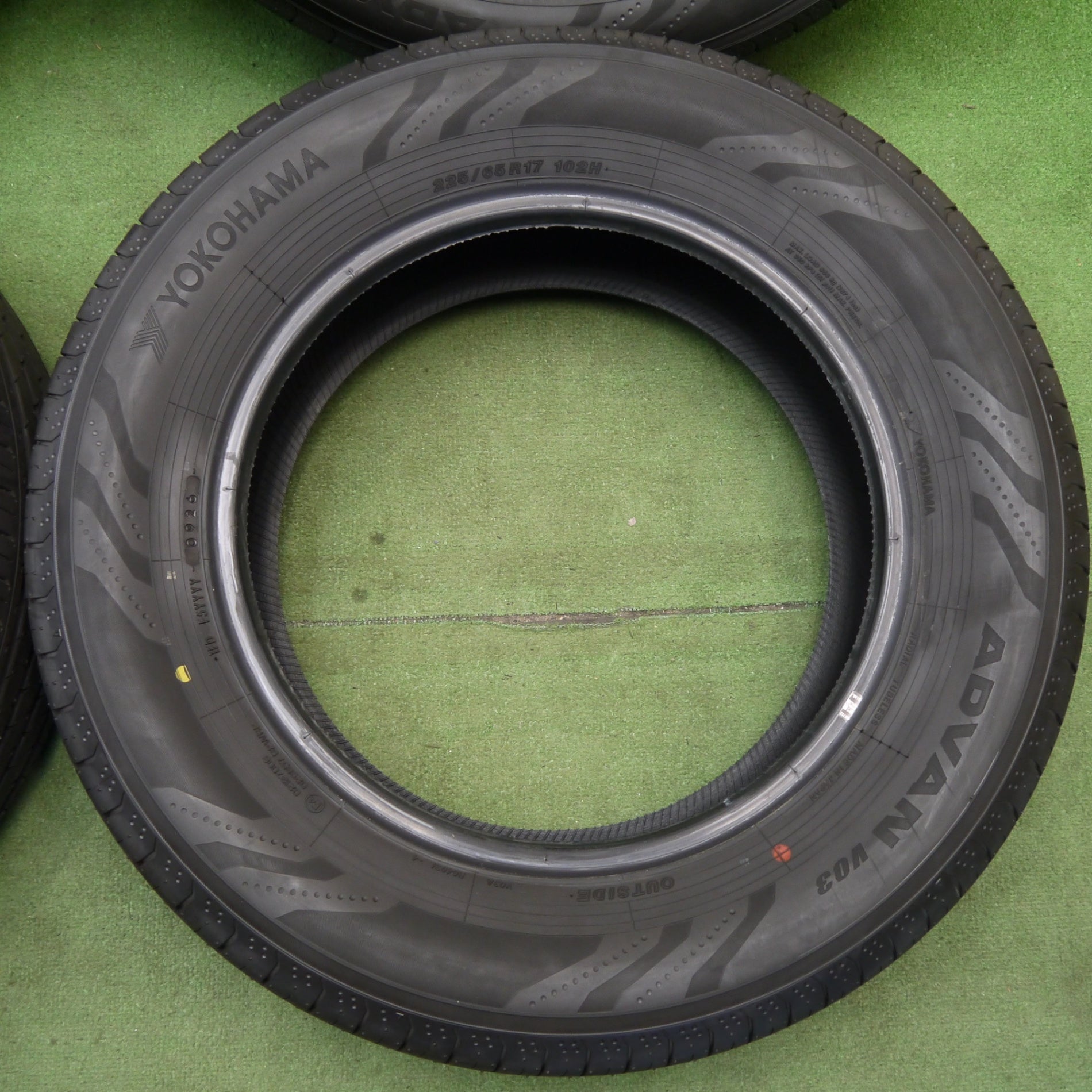 新車外し！26年☆225/65R17 ヨコハマ アドバン V03 タイヤ 17インチ 40