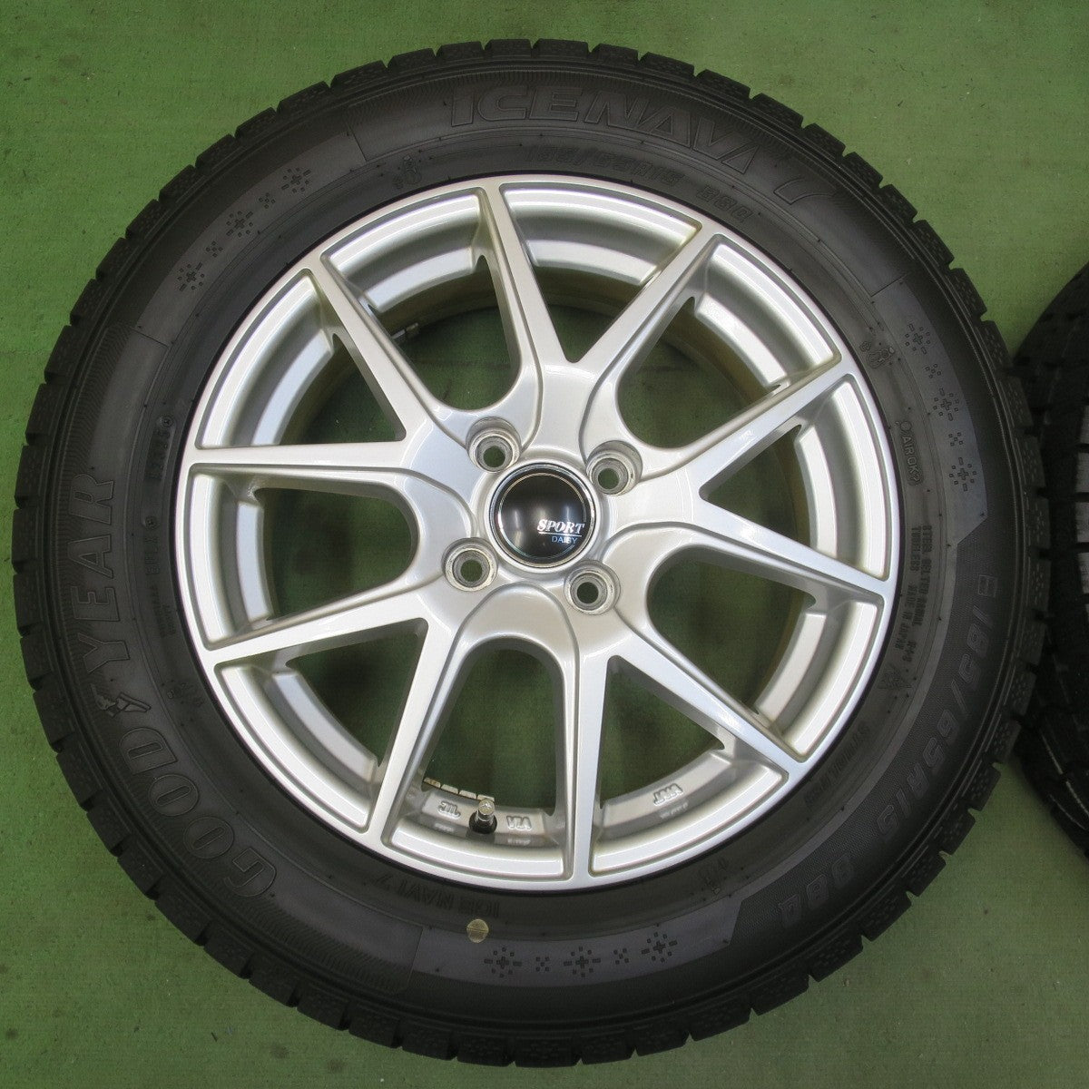 バリ溝！25年！キレイ！ほぼ10分★スタッドレス 185/65R15 グッドイヤー アイスナビ7 SPORT DAISY スポルト デイジー 15インチ PCD100/4H★6060907イス