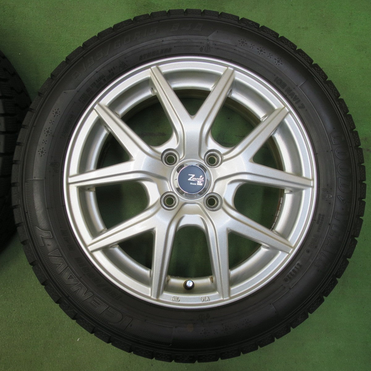 バリ溝！22年！キレイ！9.5分★スタッドレス 185/60R15 グッドイヤー アイスナビ7 Zmeist M5 15インチ PCD100/4H★5111406イス