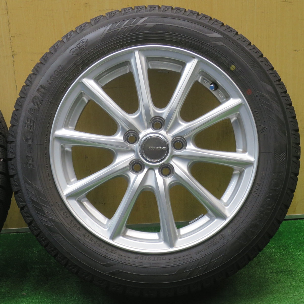 バリ溝！22年！キレイ！9.5分以上★シエンタ 等 185/60R15 スタッドレス ヨコハマ アイスガード iG60 ECO FORME SE-15 エコフォルム 15インチ PCD100/5H★5120410NJス