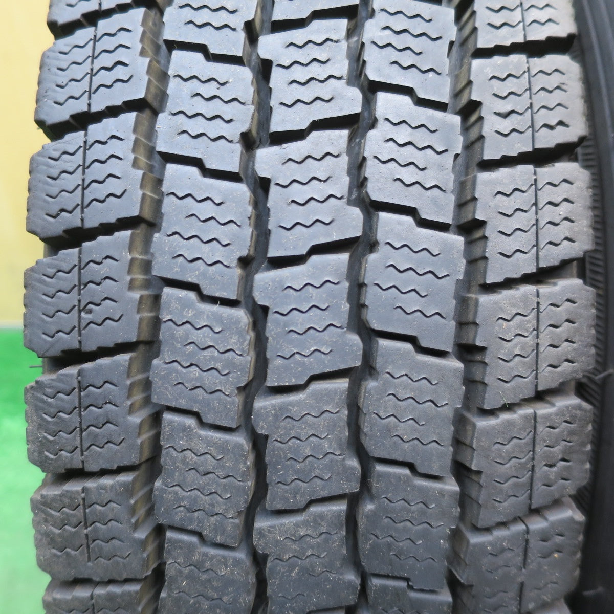 バリ溝！22年！9.5分★ダイハツ 純正 スチール 145R12 6PR スタッドレス グッドイヤー アイスナビ CARGO 12インチ PCD100 110 114.3/4H マルチ★6032402NJス