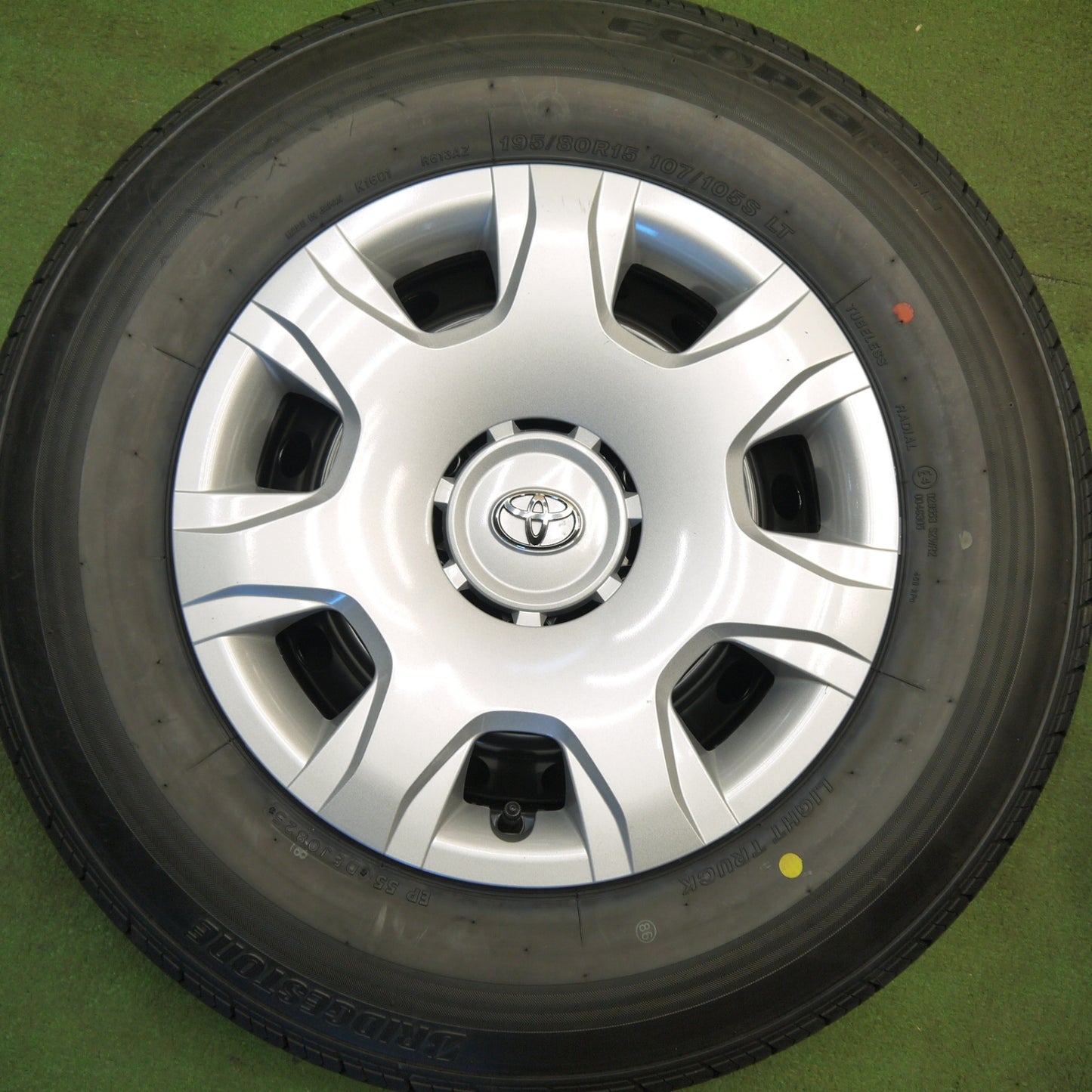 新車外し！25年★トヨタ 200系 ハイエース 純正 スチール 195/80R15 107/105S ブリヂストン エコピア RD613 15インチ PCD139.7/6H★6031105Hノ