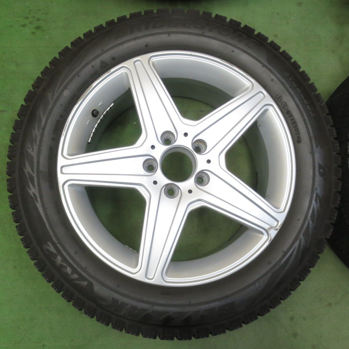 バリ溝！24年！9.5分★ベンツ 等 AGA Burg 225/55R17 スタッドレス ブリヂストン ブリザック VRX2 17インチ ブルグ PCD112/5H★6021904イス