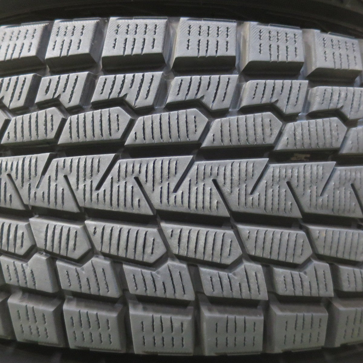 バリ溝！24年！キレイ！9.5分◎スタッドレス 215/70R16 ヨコハマ アイスガード G075 MiLLOUS VX ミルアス 16インチ PCD114.3/5H◎6063001イス