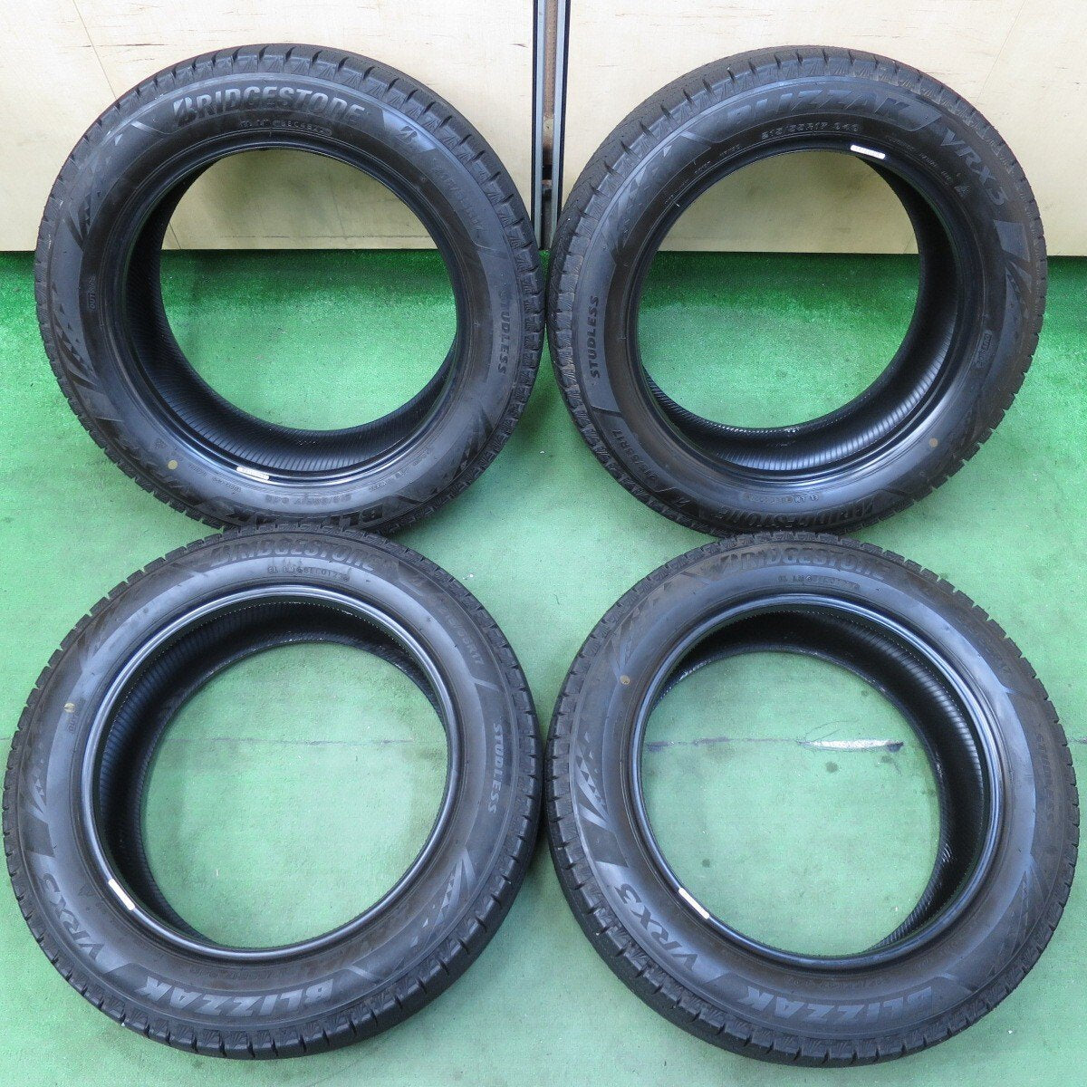 バリ溝！23年！ほぼ10分★スタッドレス 215/55R17 ブリヂストン ブリザック VRX3 タイヤ 17インチ ヴェゼル カムリ エスティマ 等★5021422イスタ