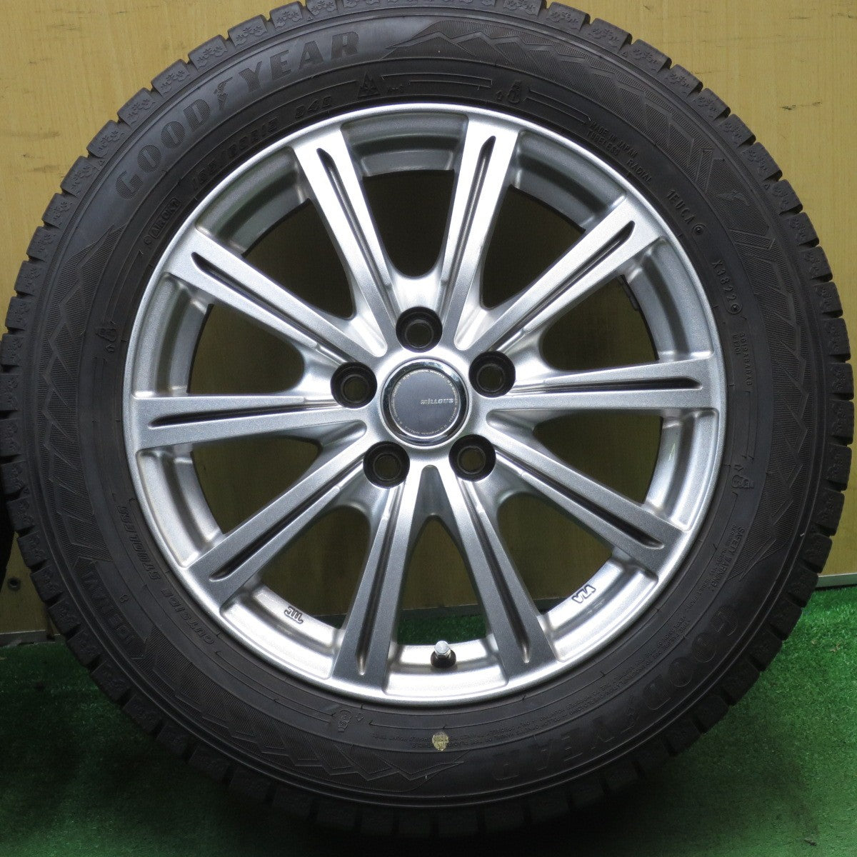 バリ溝！22年！キレイ！9.5分★シエンタ 等 185/60R15 スタッドレス グッドイヤー アイスナビ8 MiLLOUS ミルアス 15インチ PCD100/5H★5062106NJス