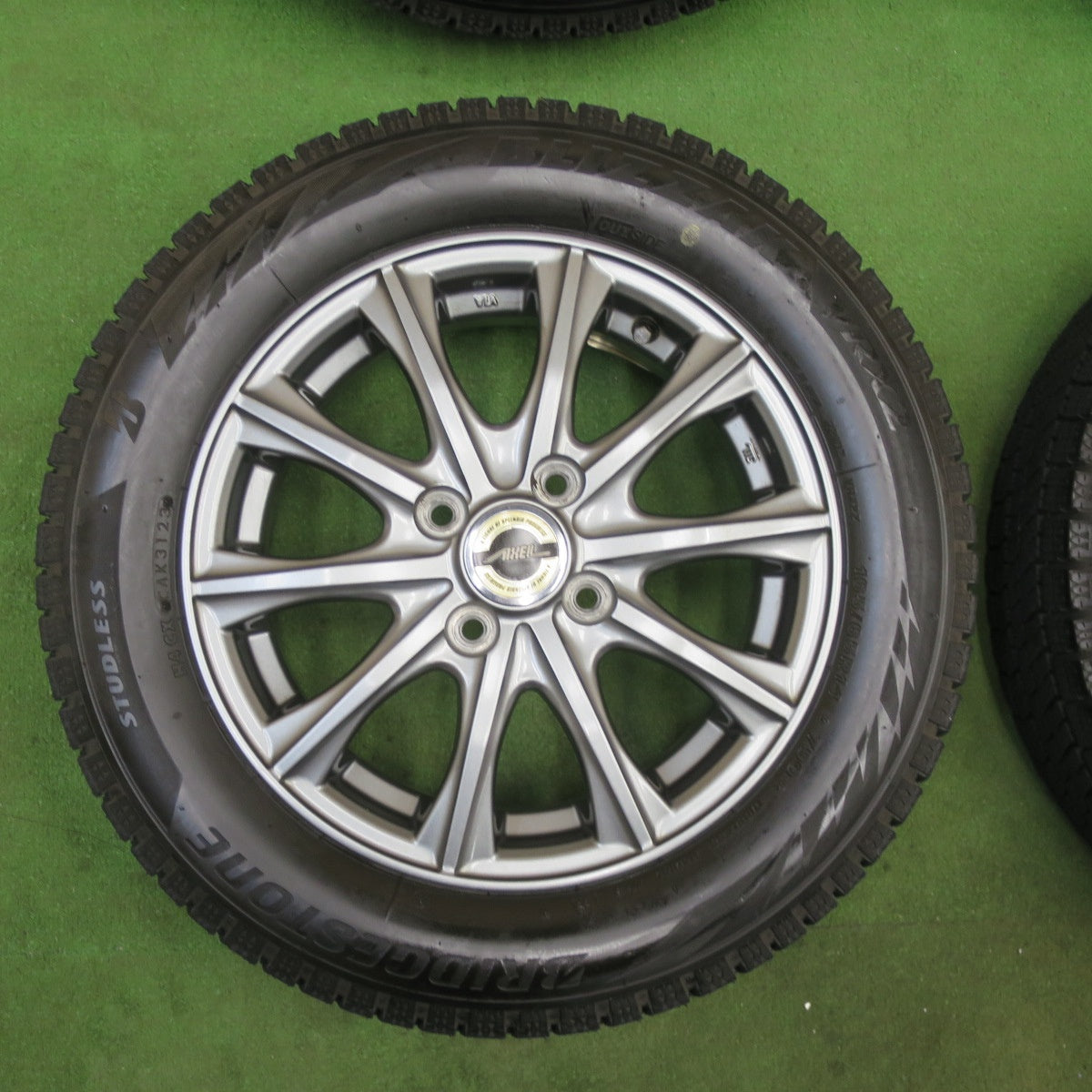 バリ溝！23年！キレイ！9.5分以上★スタッドレス 165/65R14 ブリヂストン ブリザック VRX2 AXEL アクセル 14インチ ハスラー フレアクロスオーバー 等 PCD100/4H★6022006TTス