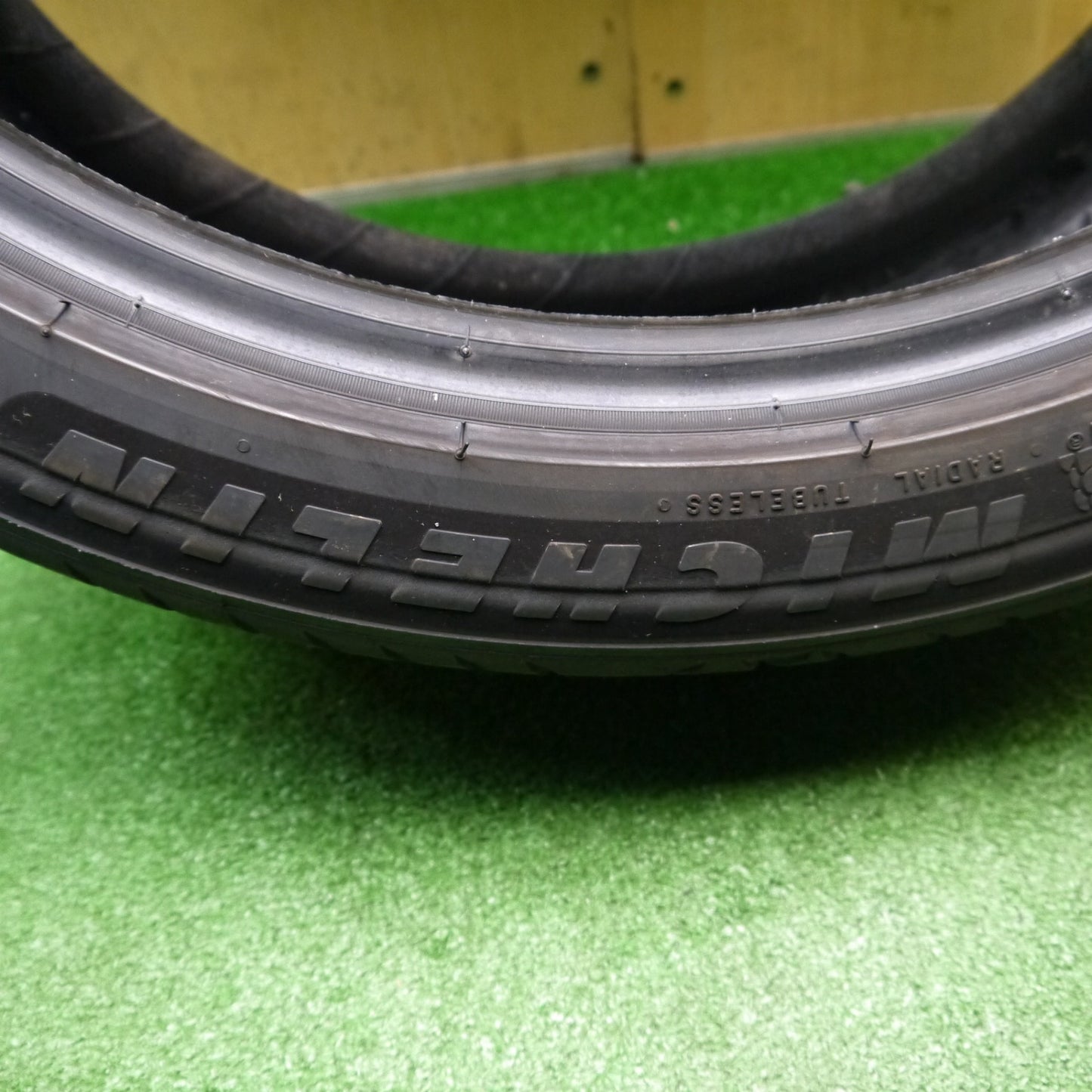 バリ溝！24年！9分！1本★235/45R21 ミシュラン e・PRIMACY eプライマシー タイヤ 21インチ クラウン スポーツ ベンツ 等★5110405Hノタ