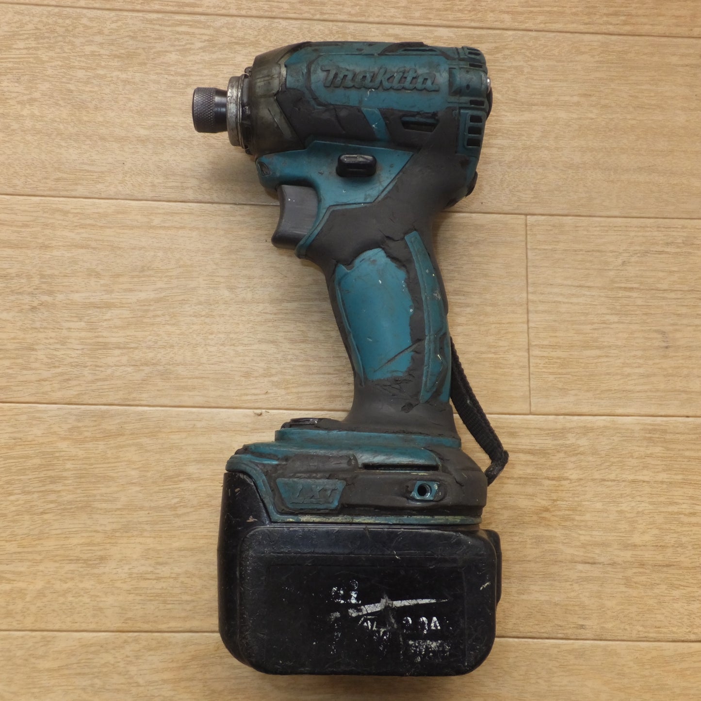 [送料無料] ジャンク★マキタ makita 充電式インパクトドライバ TD137DRTX(?) 14.4V★