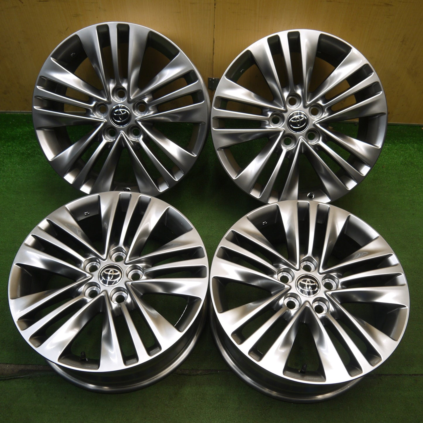 新車外し★トヨタ 40系 アルファード Zグレード 純正 ホイール 18インチ 18×7J PCD120/5H★6070108KKホ