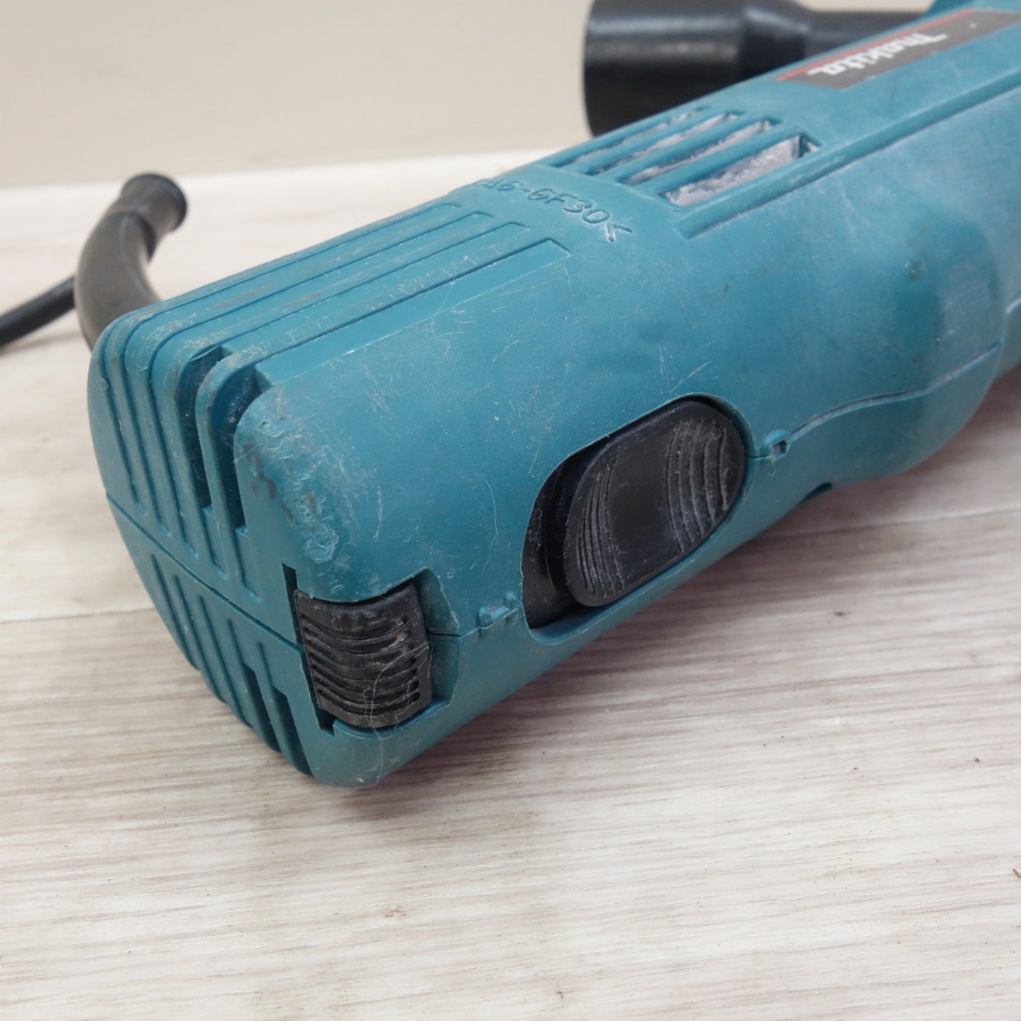[送料無料] ☆マキタ 防じん ボード トリマ 100V 3706 防塵 トリマー 石こう 切抜き 電動 工具☆