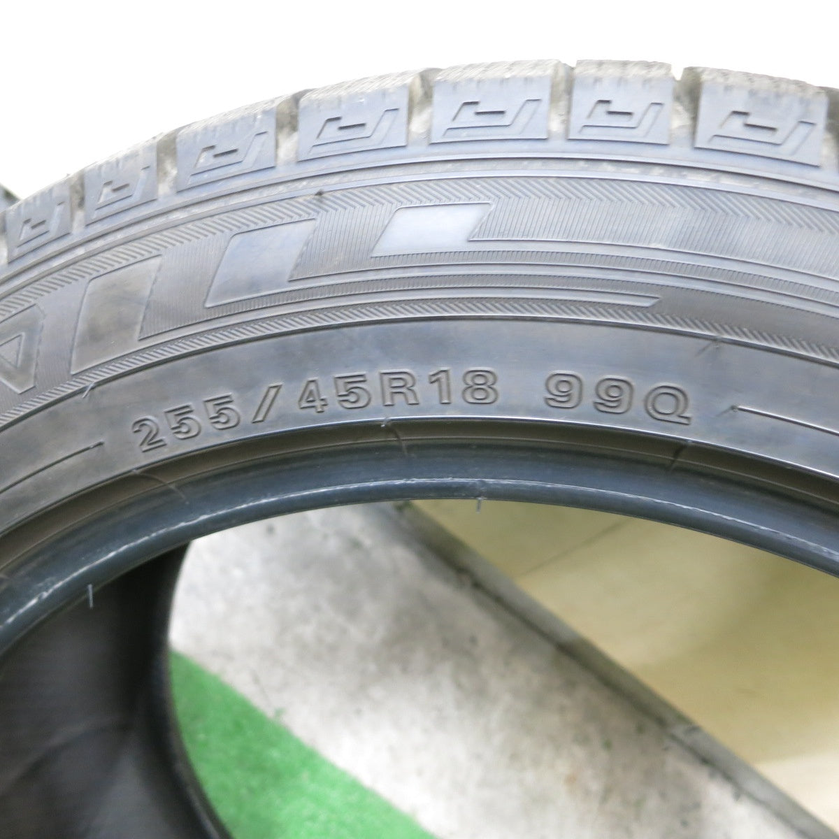 超バリ溝！22年！9.5分以上！1本★スタッドレス 255/45R18 ダンロップ ウインターマックス 03 タイヤ 18インチ ベンツ BMW 等★5073005ナスタ