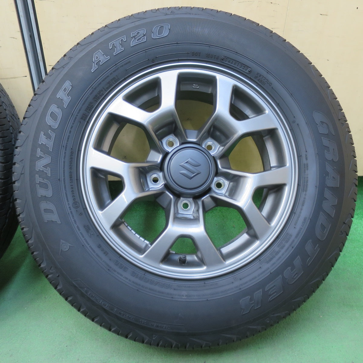 キレイ！23年★スズキ ジムニー シエラ 純正 195/80R15 ダンロップ AT20 グラントレック 15インチ PCD139.7/5H★5111208イノ