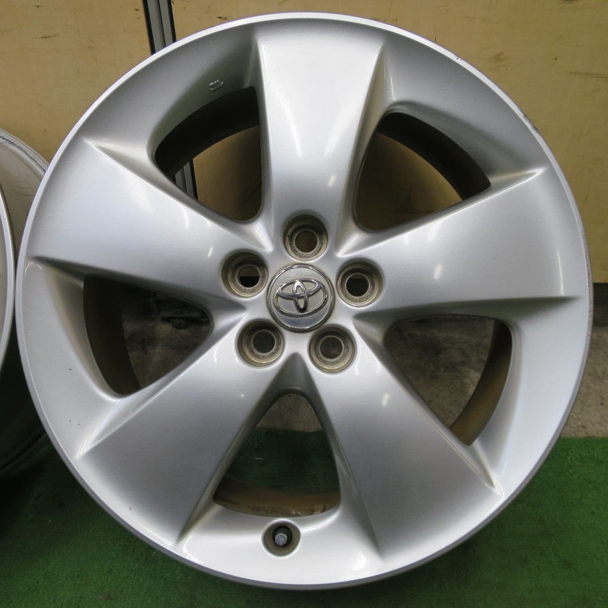4本価格★トヨタ 30系 プリウス S G ツーリング 純正 ホイール 17インチ 17×7J PCD100/5H★6031402NGホ