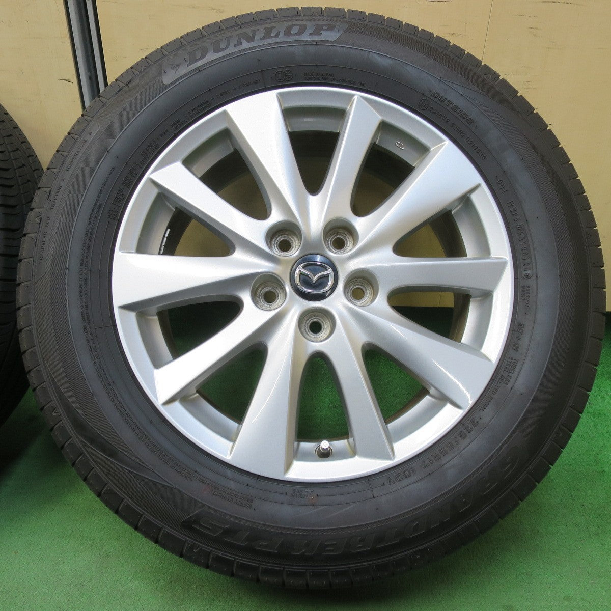 [送料無料] タイヤほぼ未使用！24年！キレイ★マツダ CX-5 純正 225/65R17 ダンロップ グラントレック PT5 17インチ CX5 PCD114.3/5H★5031802イノ