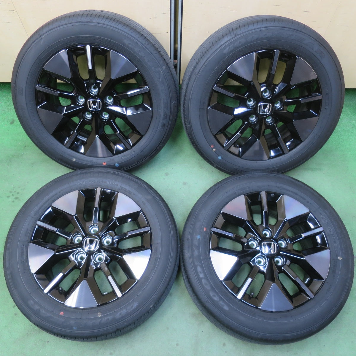 バリ溝！25年！美品！9.5分以上★ホンダ RP ステップワゴン スパーダ 純正 205/60R16 グッドイヤー EfficientGrip 16インチ PCD114.3/5H★6022310イノ