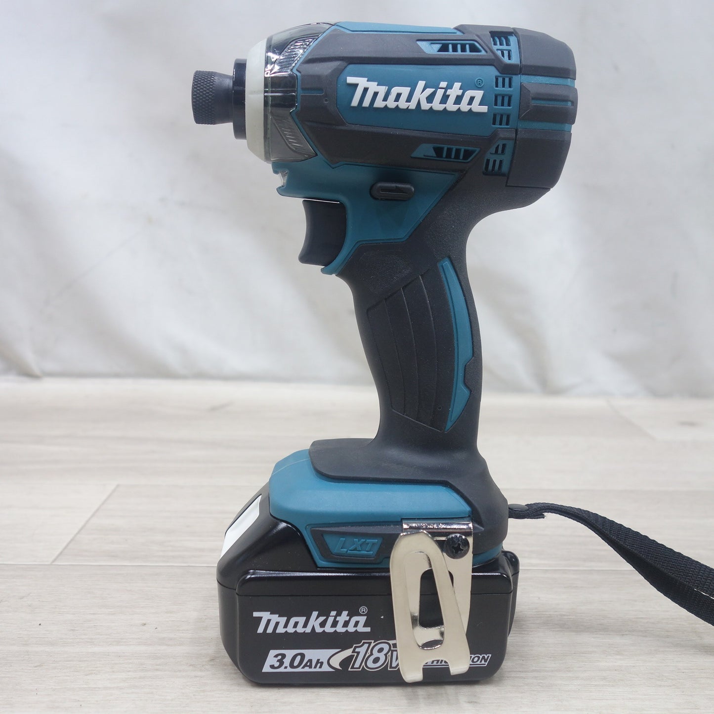 [送料無料] 美品！バッテリー2個◆マキタ 充電式 インパクトドライバ TD149D 電動 工具 コードレス 18V 3.0Ah BL1830B 充電器 DC18RF makita◆