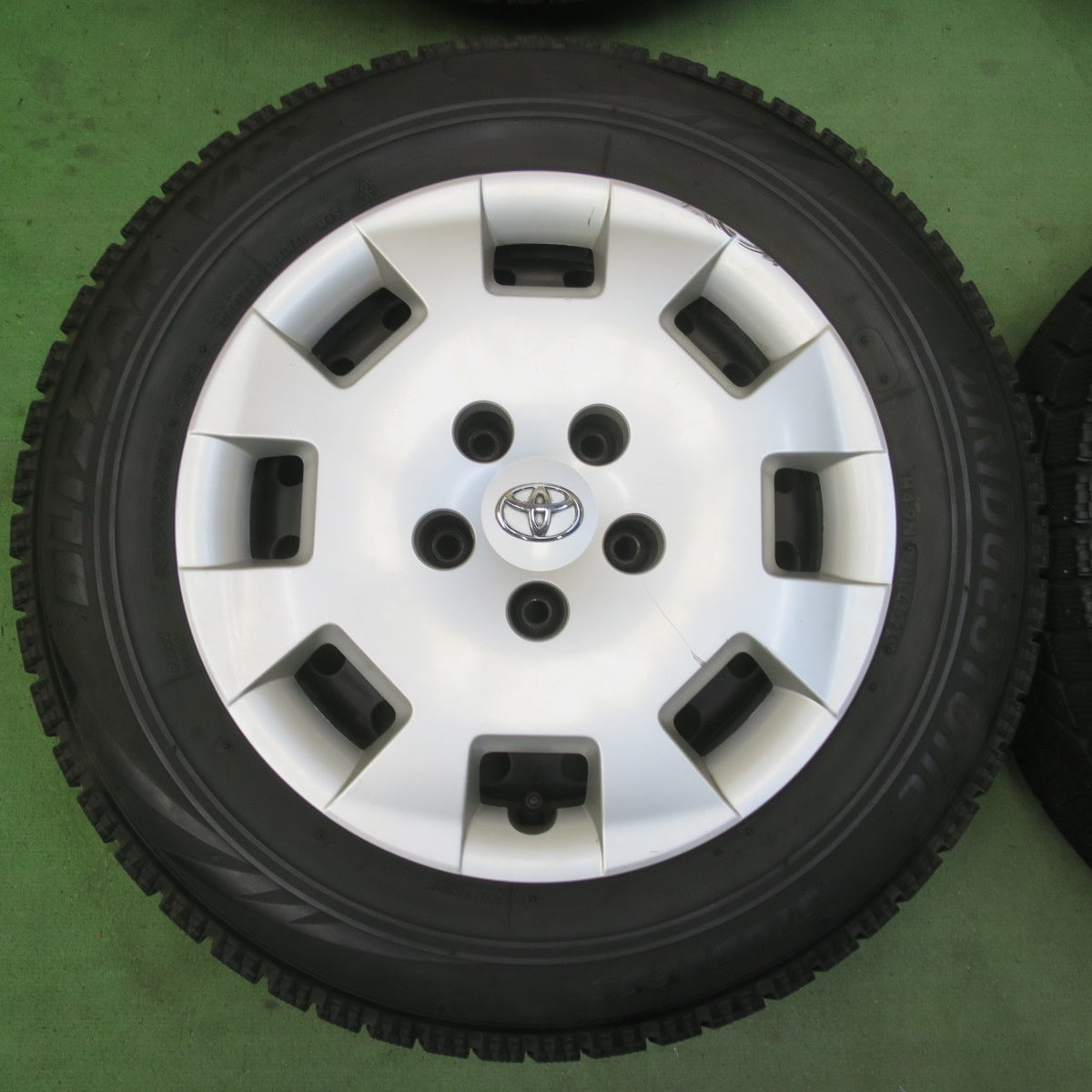 4本価格★トヨタ アイシス 純正 スチール 195/65R15 スタッドレス ブリヂストン ブリザック VRX 15インチ PCD114.3/5H★6042706イス