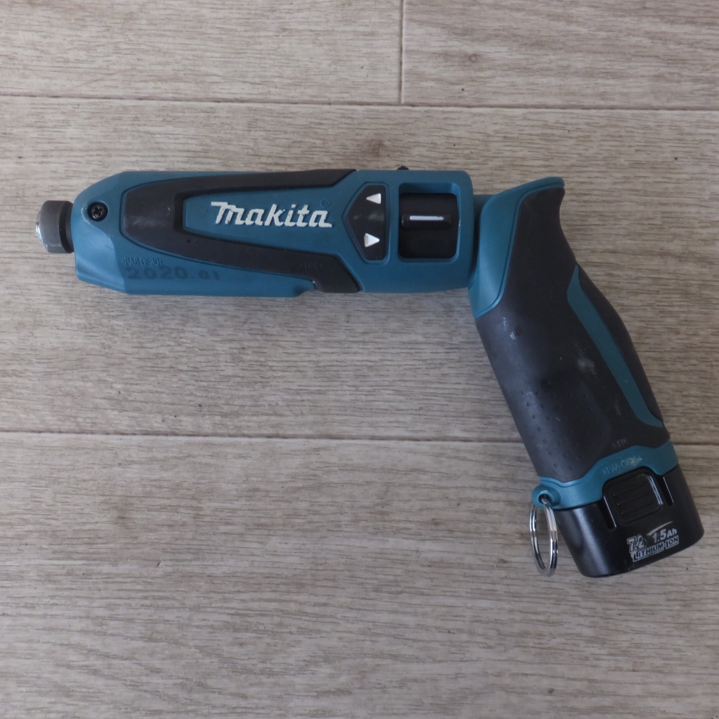[送料無料] ★マキタ makita 充電式ペンインパクトドライバ TD021D　バッテリ BL0715　充電器 DC07SB　セット★