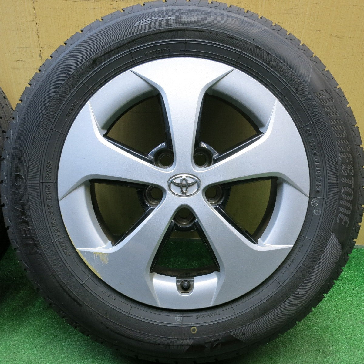 ほぼ未使用！23年★トヨタ 30系 プリウス 純正 195/65R15 ブリヂストン NEWNO ニューノ 15インチ PCD100/5H★6012515HAノ