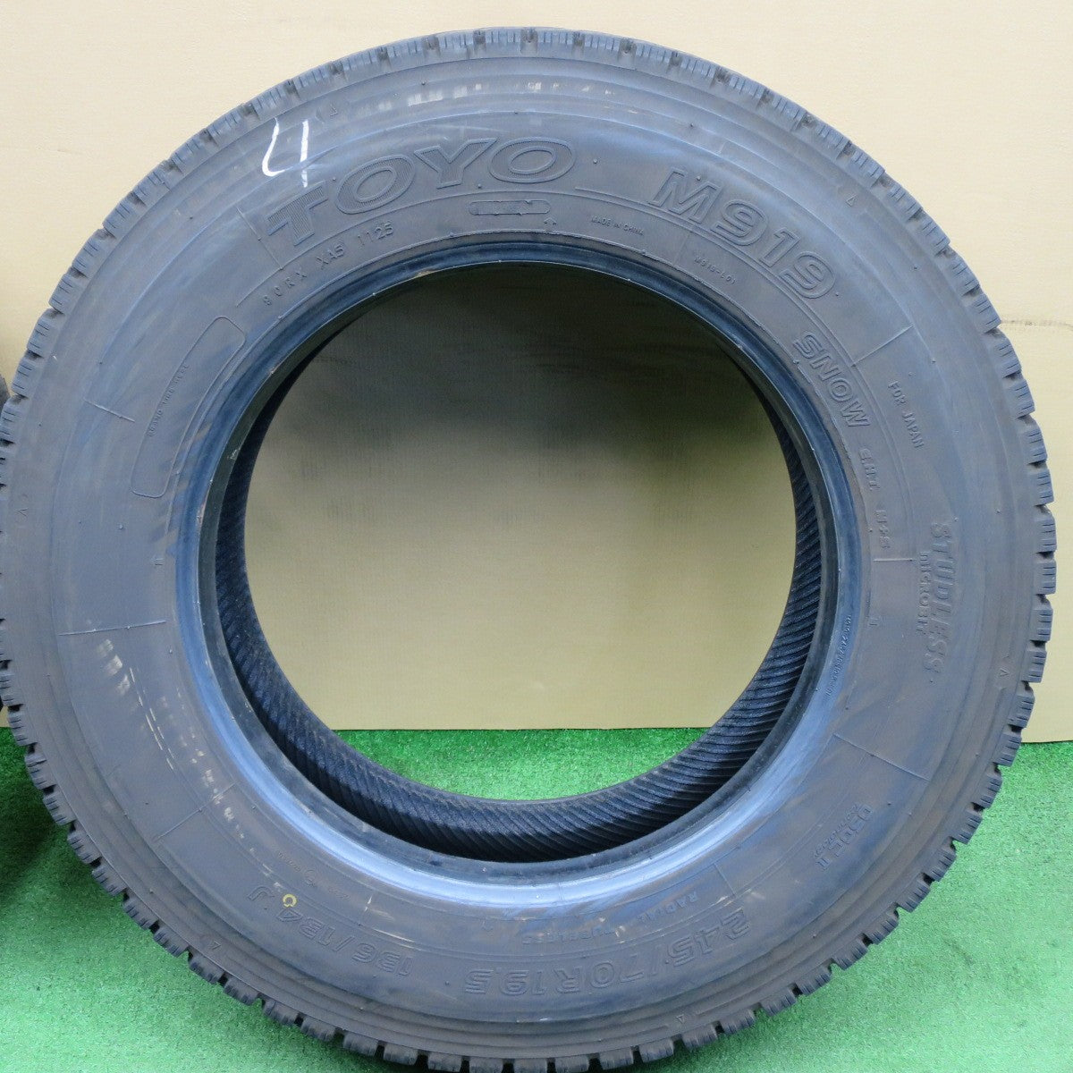 バリ溝！25年！9.5分★トラック バス タイヤ 245/70R19.5 136/134J スタッドレス トーヨー M919 19.5インチ★6032903NKスタ