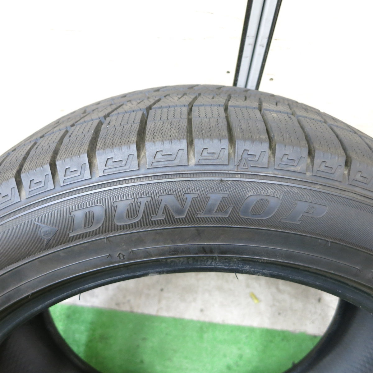 超バリ溝！22年！9.5分以上！1本★スタッドレス 255/45R18 ダンロップ ウインターマックス 03 タイヤ 18インチ ベンツ BMW 等★5073005ナスタ