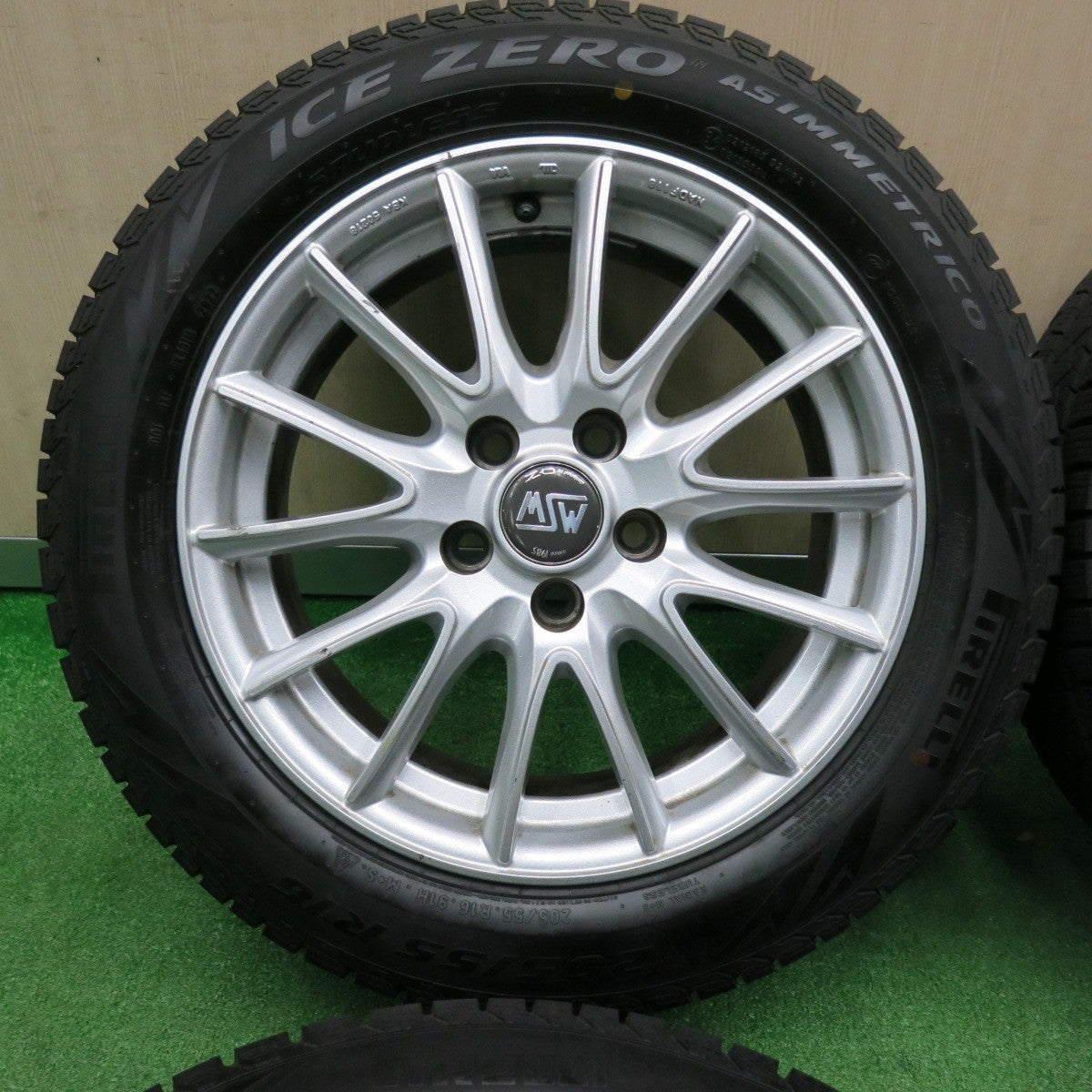 [送料無料] バリ溝！22年！9分★ボルボ 等 MSW O・Z 205/55R16 スタッドレス ピレリ アイスゼロ アシンメトリコ 16インチ OZ PCD108/5H★4111308TNス