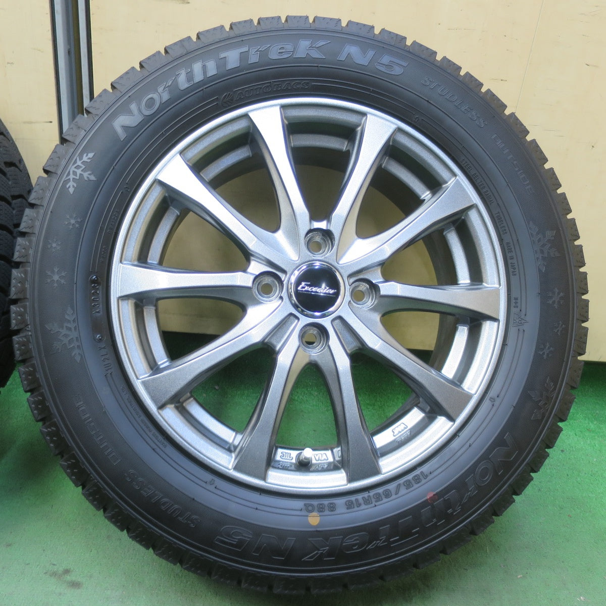 ほぼ未使用！23年！キレイ◎スタッドレス 185/65R15 オートバックス ノーストレック N5 Exceeder エクシーダー 15インチ PCD100/4H◎6081604イス