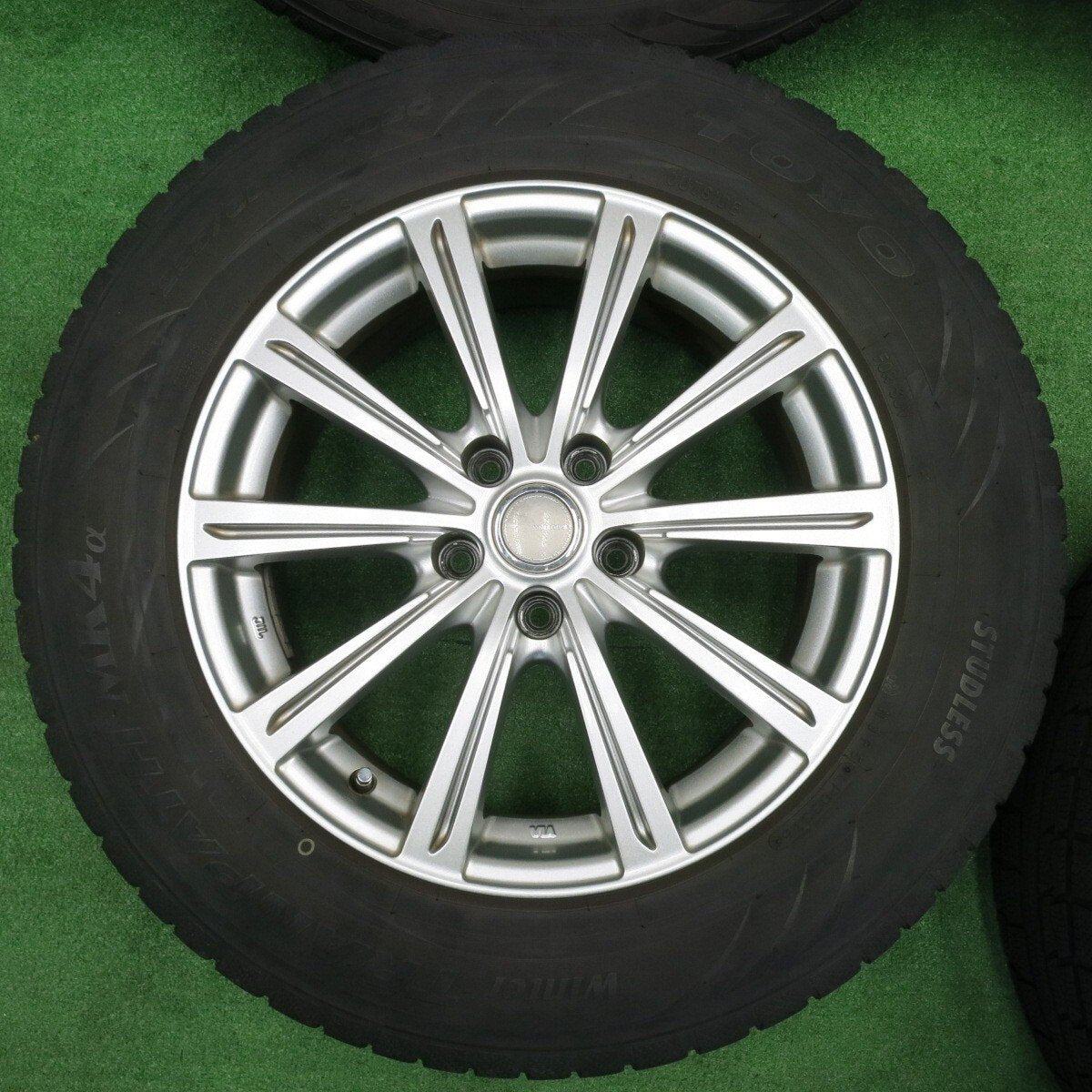 キレイ★スタッドレス 225/65R17 トーヨー ウインター トランパス MK4α MiLLOUS ミルアス 17インチ PCD114.3/5H★4101105NJス