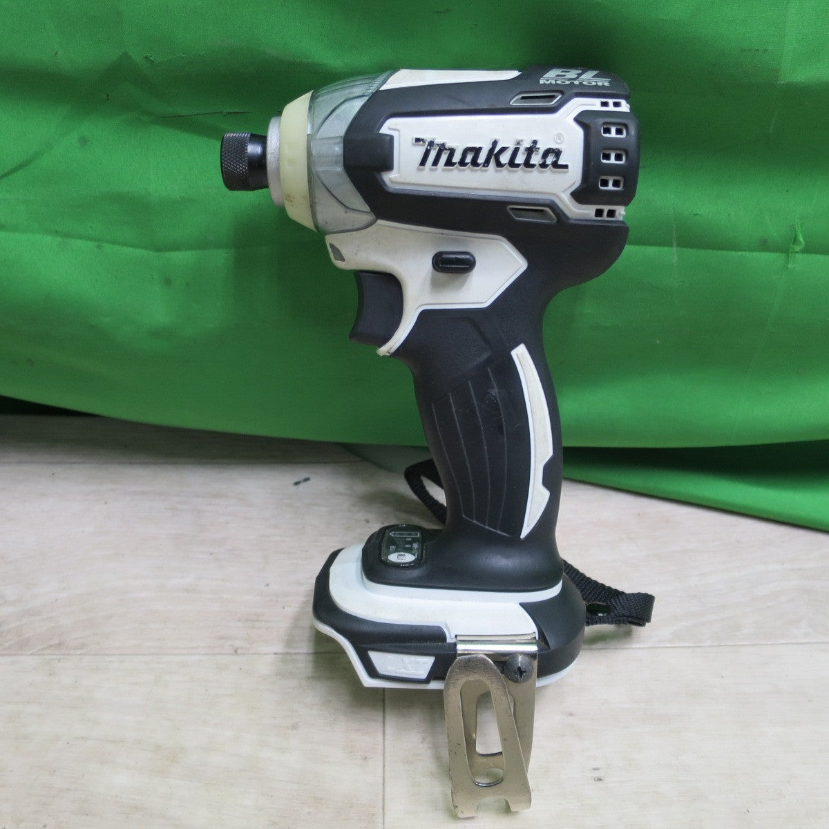 [送料無料] ☆makita マキタ 充電式インパクトドライバ TD136D 充電器 DC14RC 14.4V 工具 電動工具 大工道具 DIY☆
