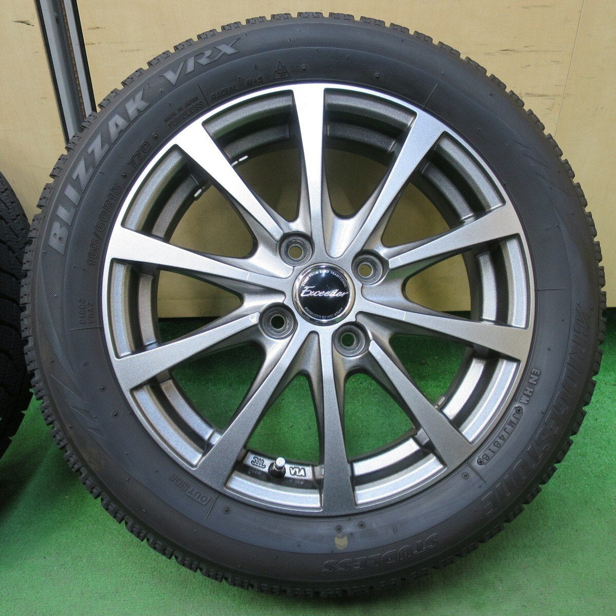 キレイ★スタッドレス 165/60R15 ブリヂストン ブリザック VRX Exceeder エクシーダー 15インチ ハスラー ソリオ 等 PCD100/4H★5032709イス