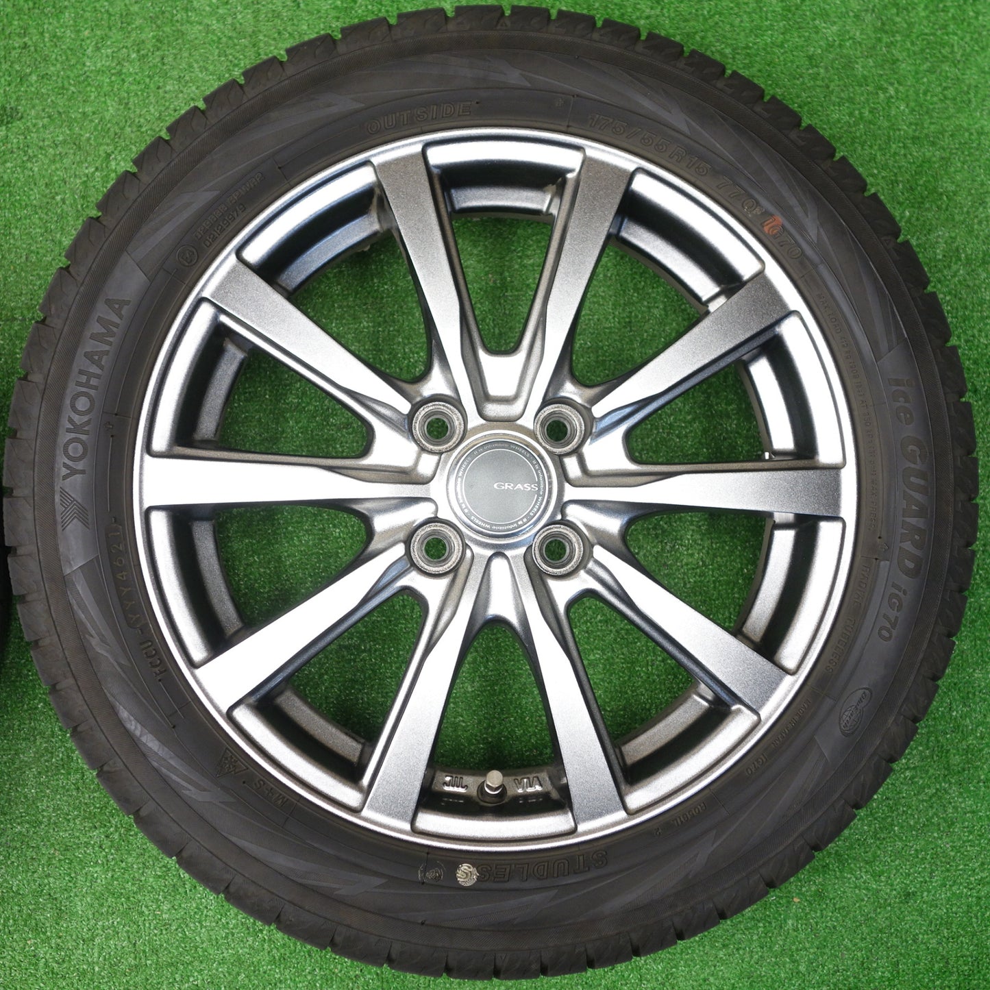 バリ溝！21年！キレイ！9.5分★スタッドレス 175/55R15 ヨコハマ アイスガード iG70 GRASS グラス 15インチ PCD100/4H★5121902KTス