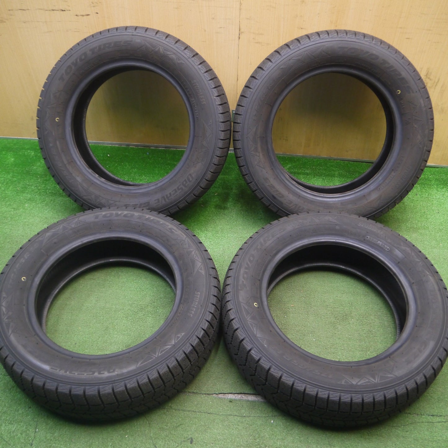 [送料無料] ほぼ未使用！24年★スタッドレス 175/65R14 トーヨー オブザーブ GIZ3 タイヤ 14インチ ヴィッツ フィット ノート 等★5021801Hスタ