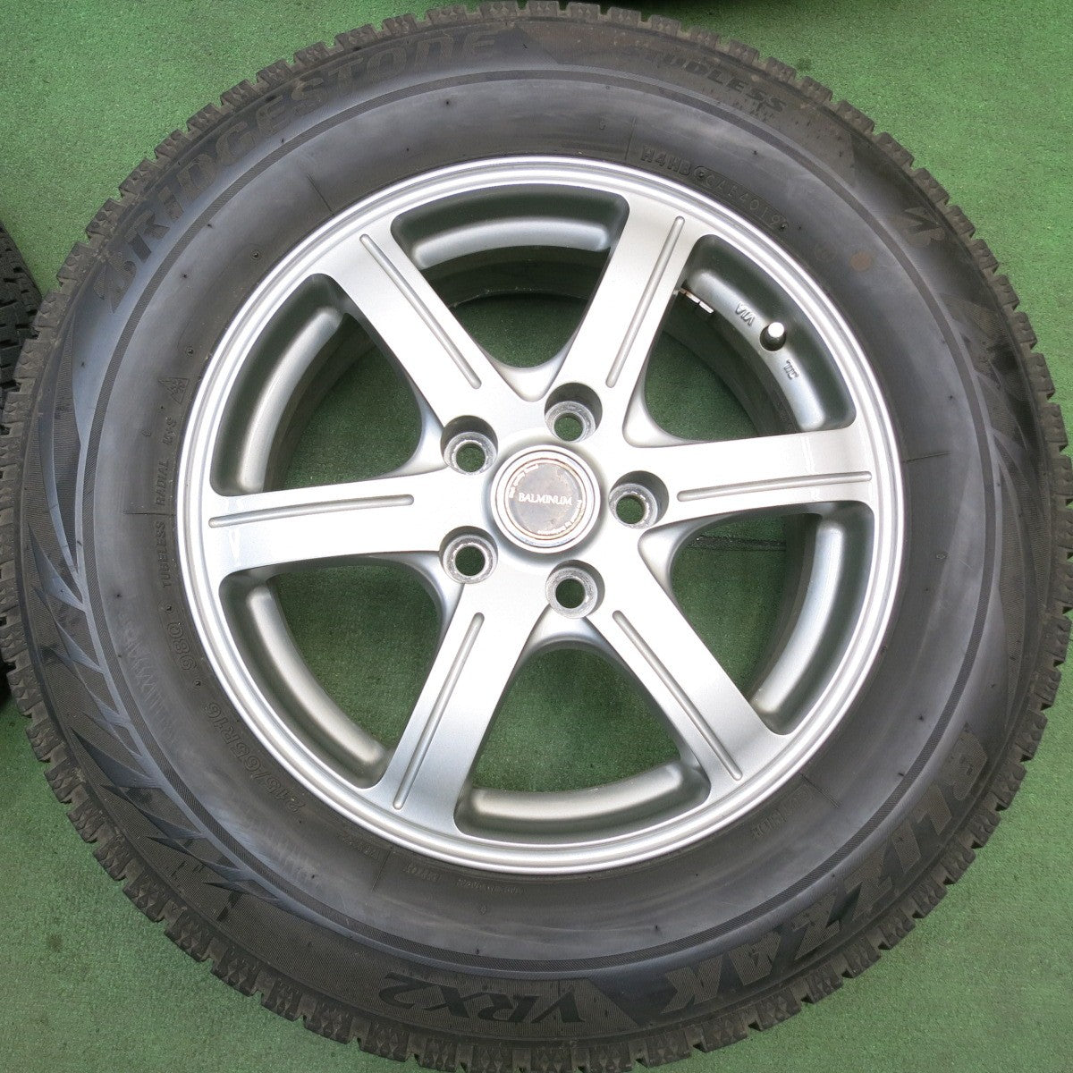 バリ溝！キレイ！8.5分★スタッドレス 215/65R16 ブリヂストン ブリザック VRX2 BALMINUM GR6 バルミナ 16インチ PCD114.3/5H★6053009HAス